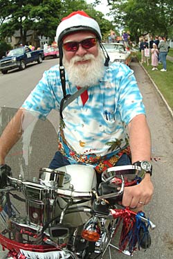 SantaHawaiianShirtHarley2.jpg